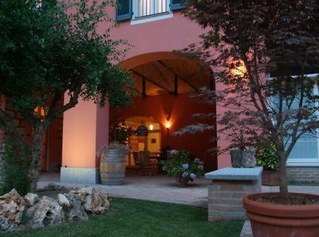 מונקלבו La Locanda Del Melograno מראה חיצוני תמונה