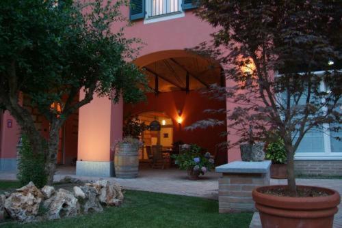 מונקלבו La Locanda Del Melograno מראה חיצוני תמונה