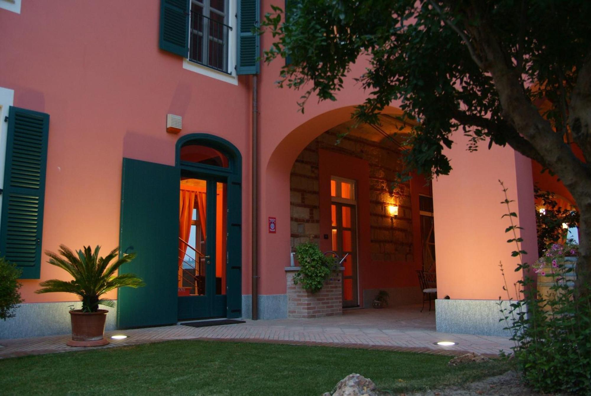 מונקלבו La Locanda Del Melograno מראה חיצוני תמונה