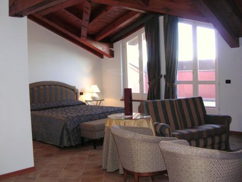 מונקלבו La Locanda Del Melograno מראה חיצוני תמונה